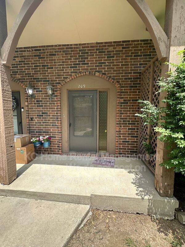 209 Nw Highland Ln - Photo 3 of 41