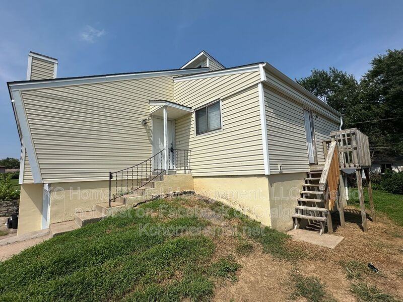 1909 N 75th Ter - Photo 2 of 32