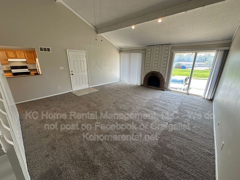 1909 N 75th Ter - Photo 3 of 32