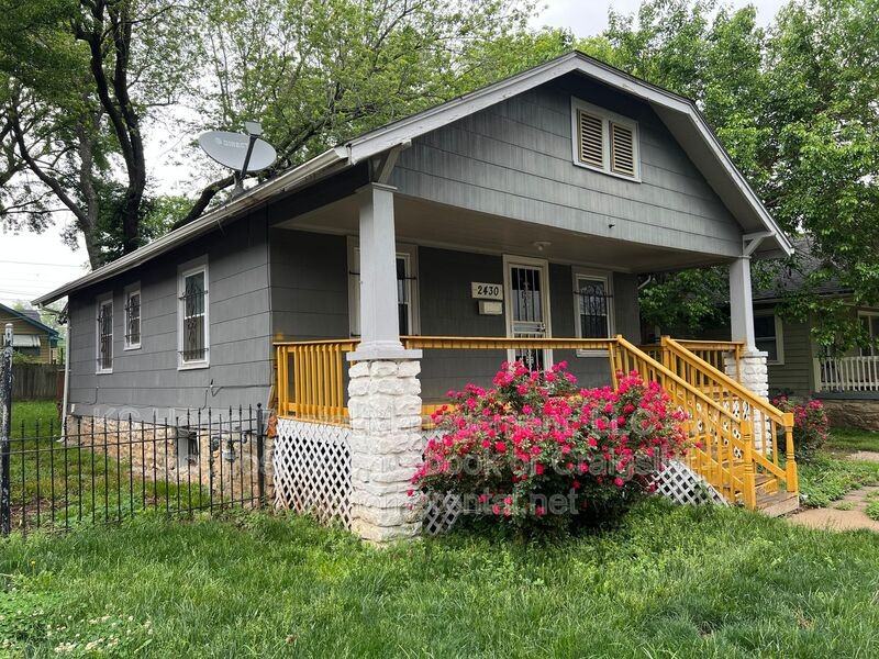 2430 E 67th Ter - Photo 3 of 24