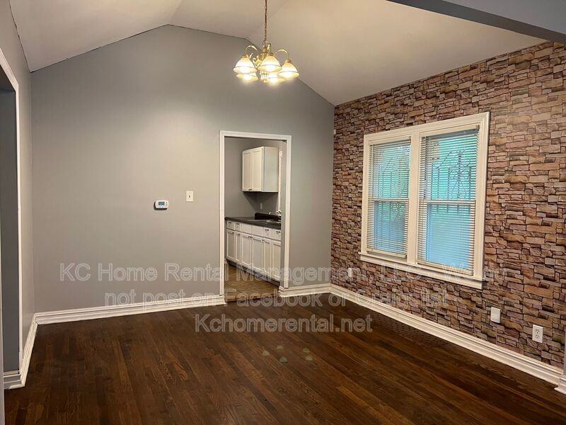 2430 E 67th Ter - Photo 6 of 24