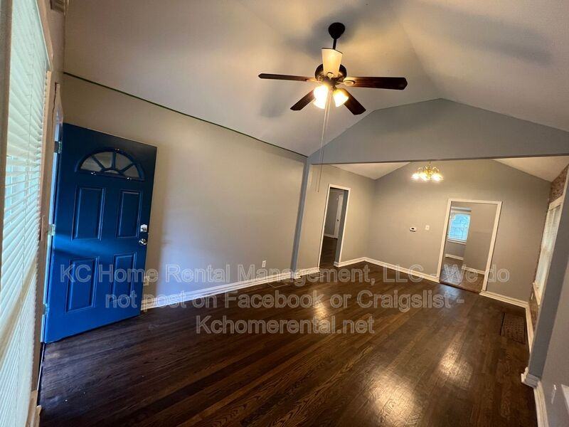 2430 E 67th Ter - Photo 7 of 24