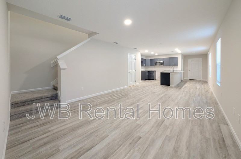 1275 Neva St - Photo 5 of 19