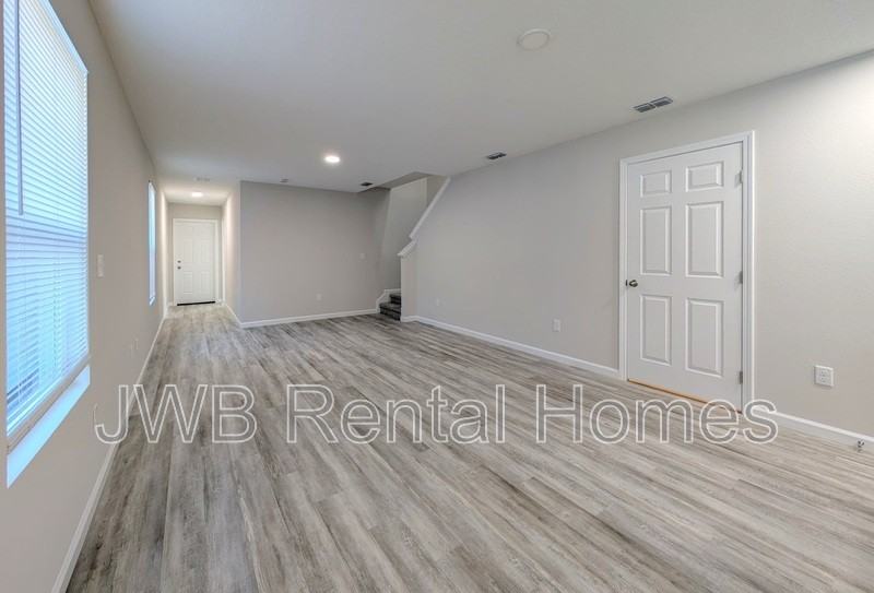 1275 Neva St - Photo 6 of 19