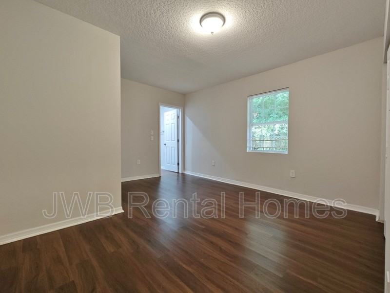 1728 W 6th St - Photo 5 of 8