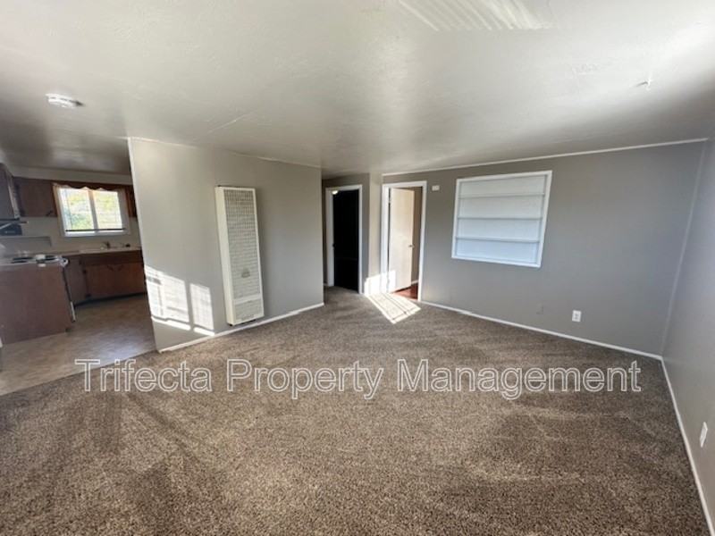 417 N Hollywood St - Photo 6 of 11