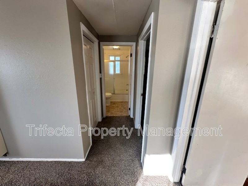 417 N Hollywood St - Photo 7 of 11