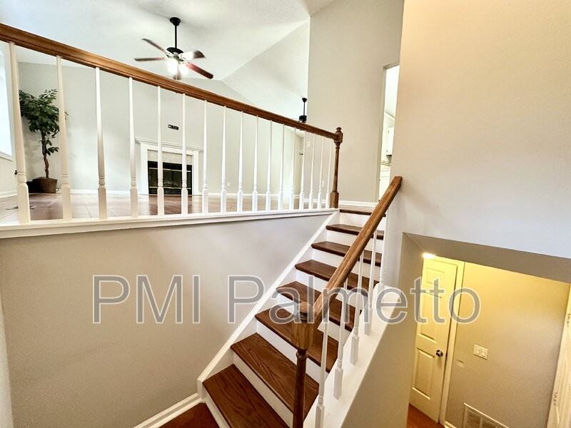 844 Bentley Dr - Photo 5 of 29