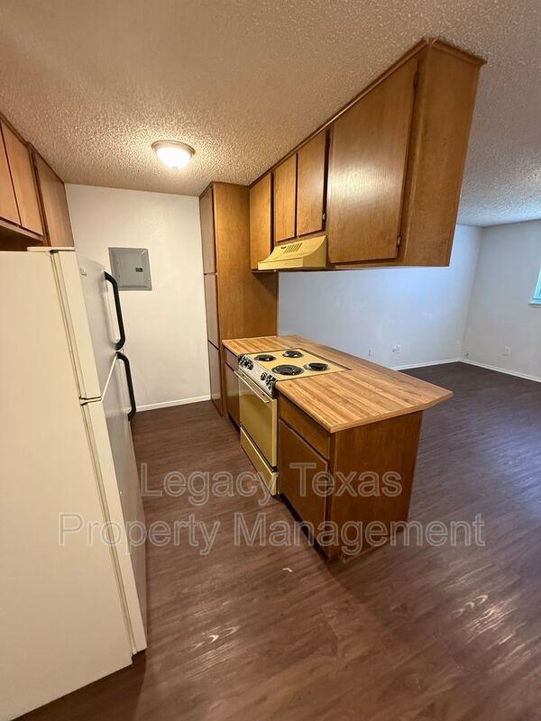 1708 Short St #B - Photo 4 of 7