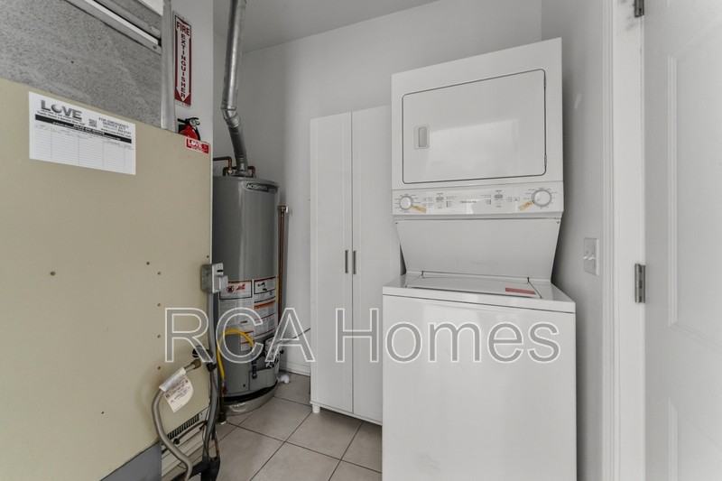 246 N Belleview Pl - Photo 6 of 16