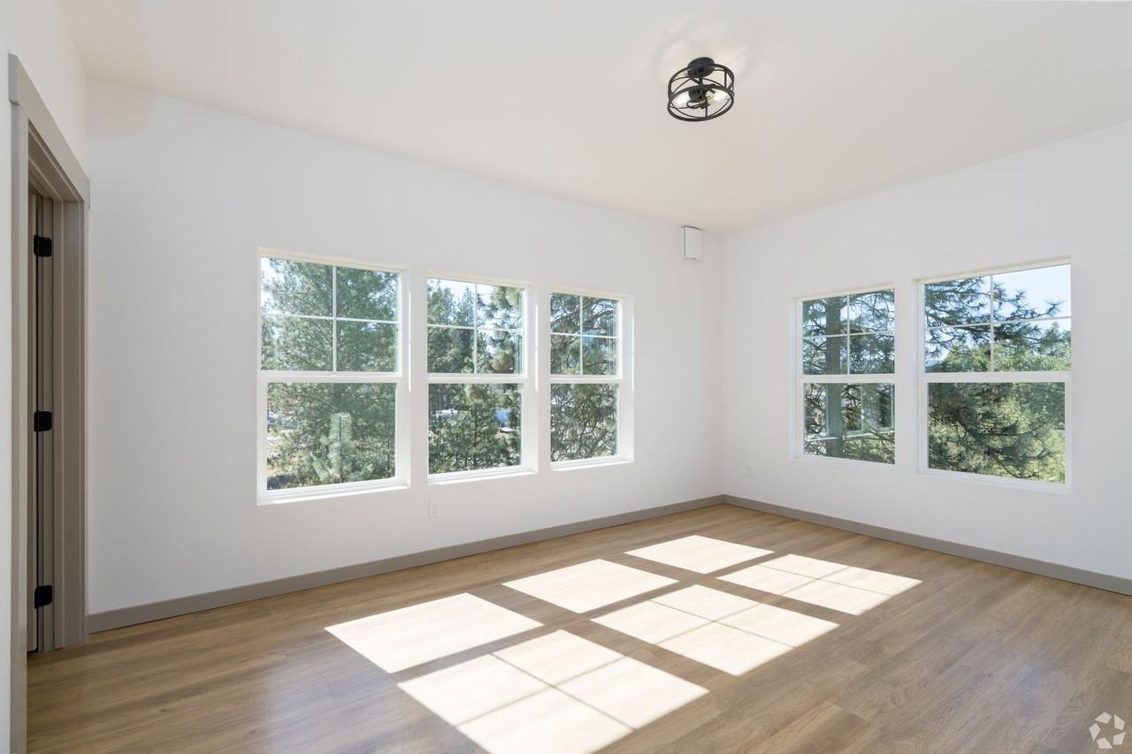 102 E Farwell Rd #217 - Photo 3 of 10