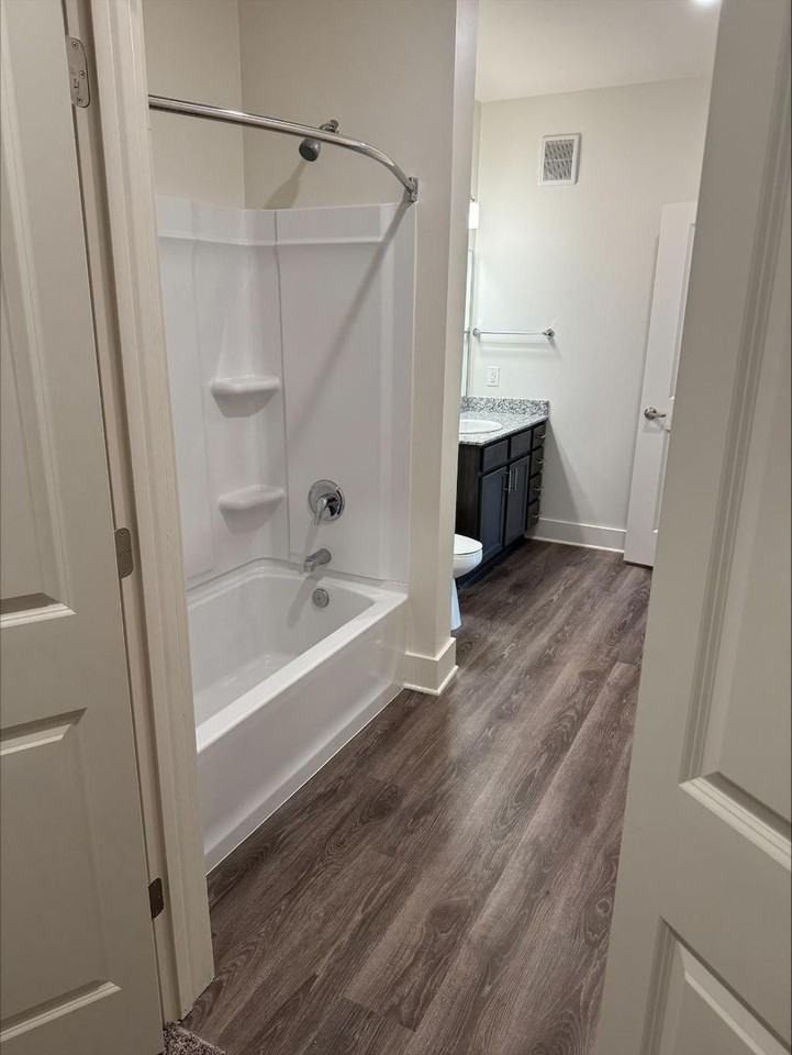 Jackson Walk III Apartments - Photo 6 of 20