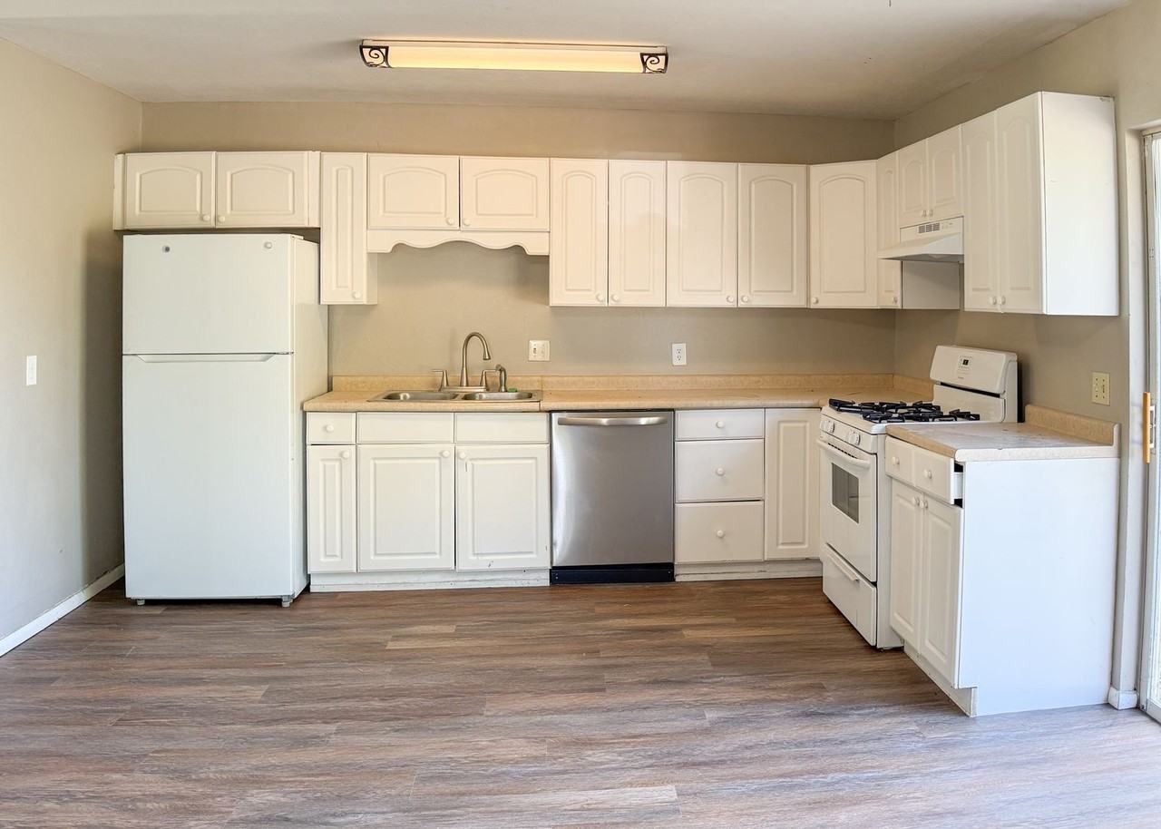 817 S Kelly Ave - Photo 6 of 30