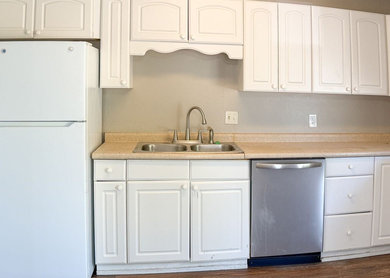 817 S Kelly Ave - Photo 7 of 30