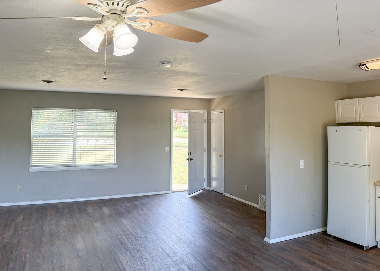 817 S Kelly Ave - Photo 5 of 30