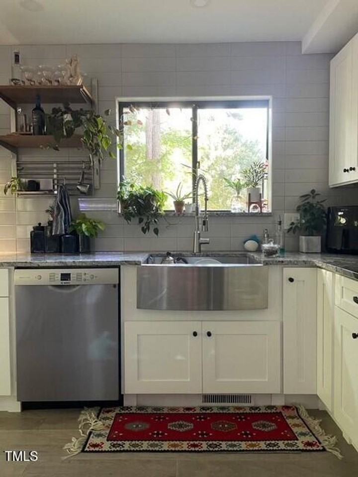 7209 Woods Edge Ct - Photo 3 of 9