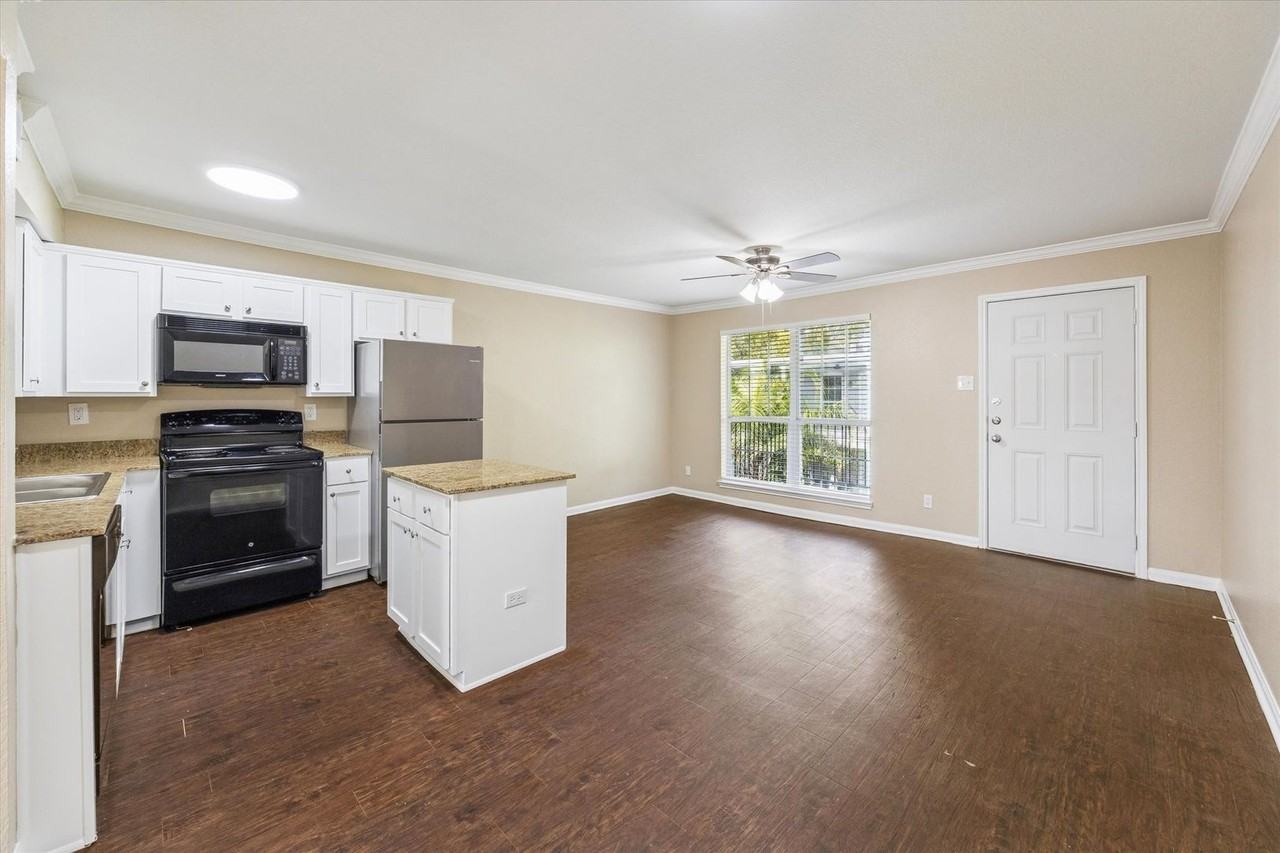 300 Pecore, LLC - Photo 5 of 20