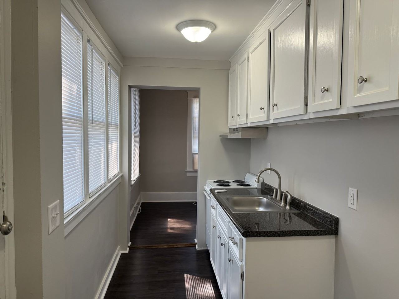 2620 Main St #D - Photo 3 of 10