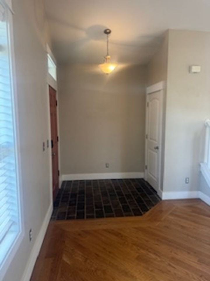 1018 Meagher Ave - Photo 2 of 39