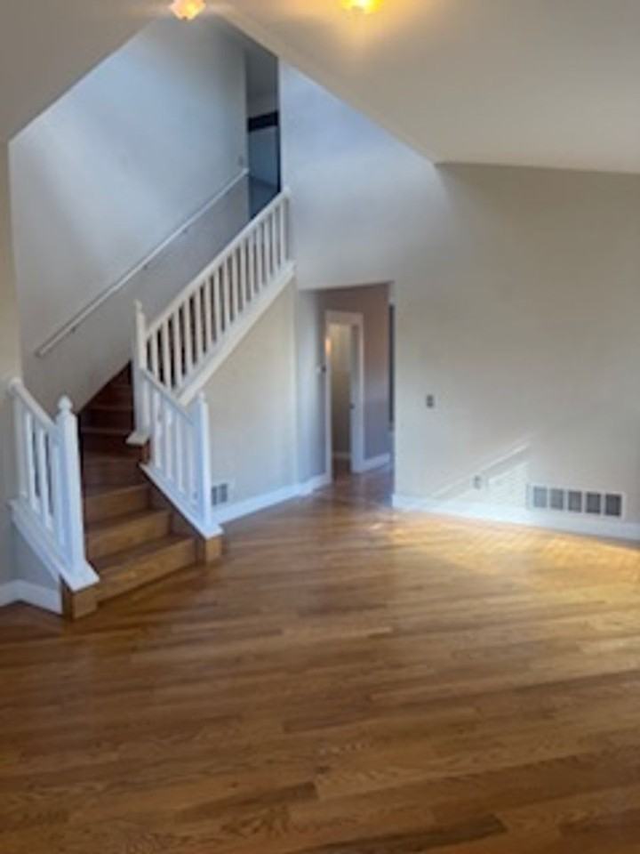 1018 Meagher Ave - Photo 3 of 39