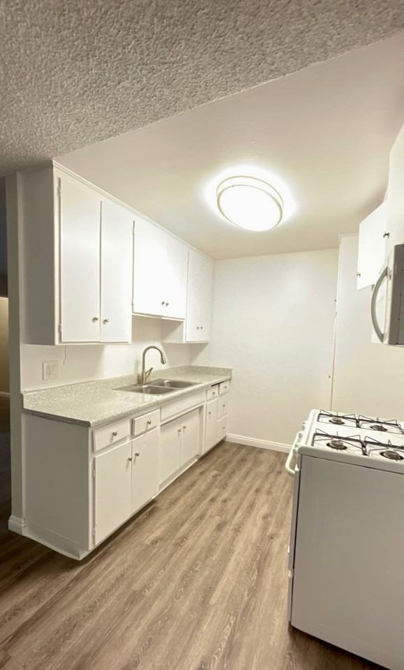 21827 Lanark St #17 - Photo 2 of 8