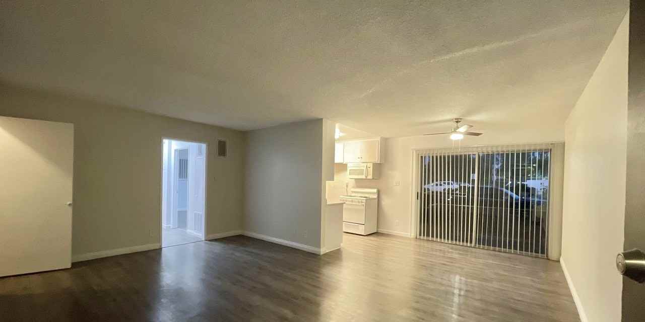 21827 Lanark St #17 - Photo 3 of 8