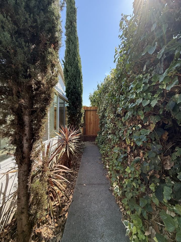 223 Mendocino Street - Photo 2 of 13