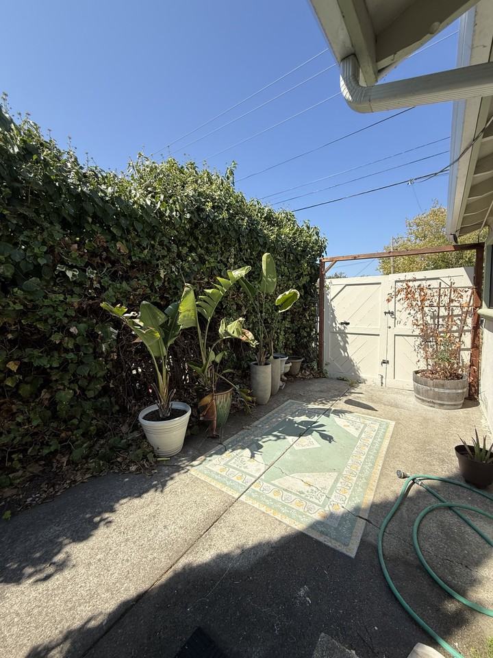 223 Mendocino Street - Photo 3 of 13