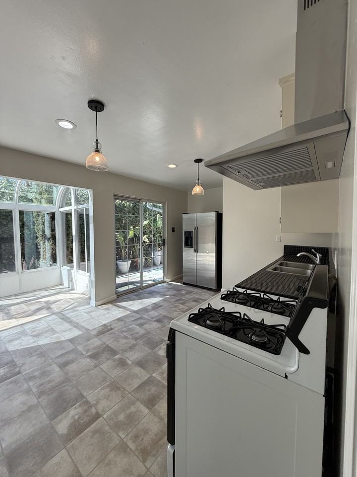 223 Mendocino Street - Photo 4 of 13