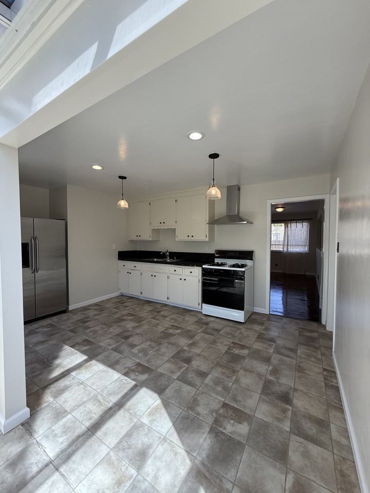 223 Mendocino Street - Photo 5 of 13