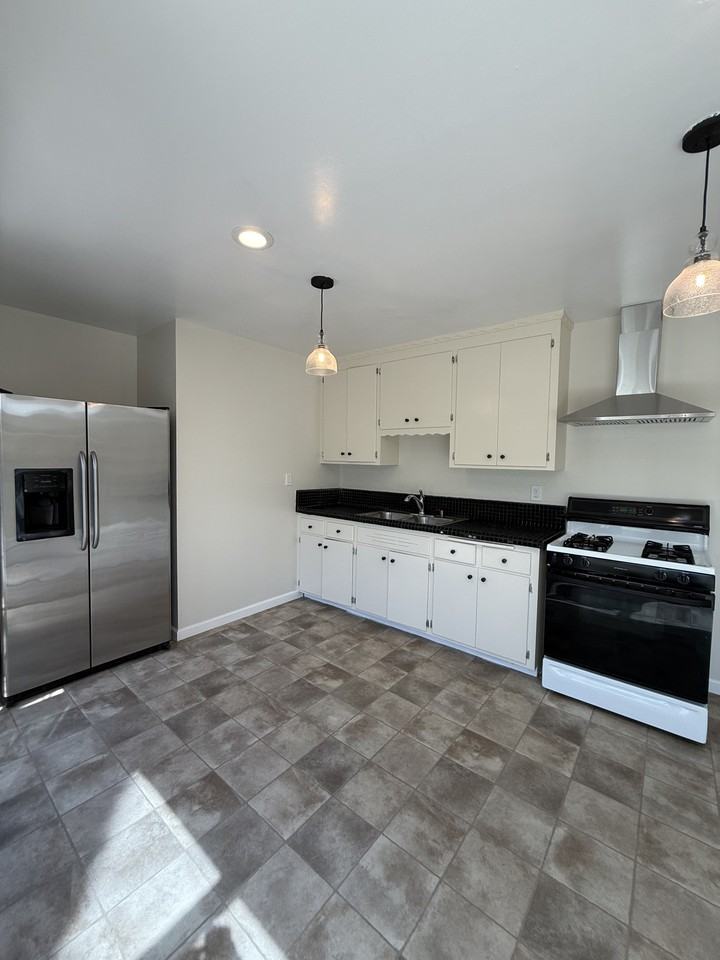 223 Mendocino Street - Photo 6 of 13