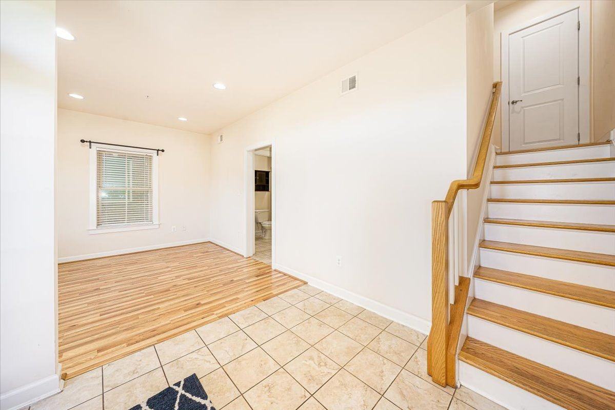 9128 Kenway Lane - Photo 3 of 43