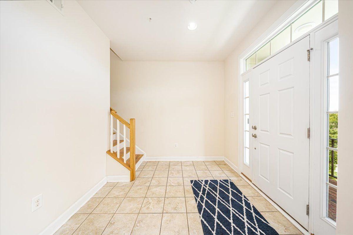 9128 Kenway Lane - Photo 4 of 43