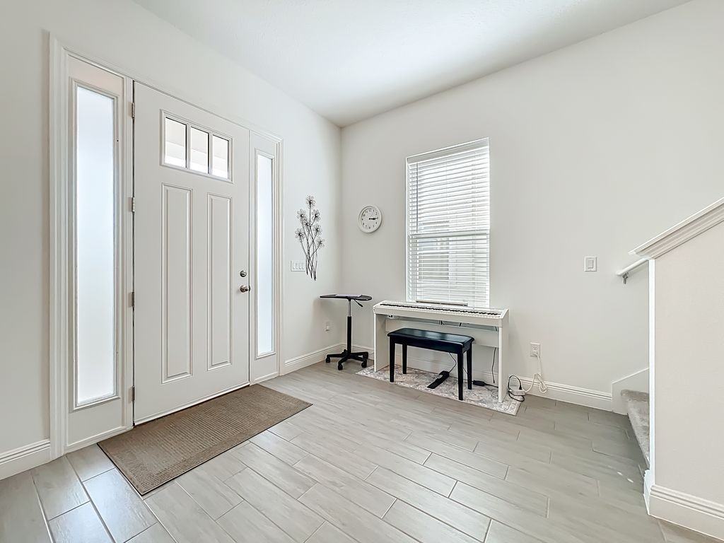 6423 Cyrils Dr - Photo 2 of 15