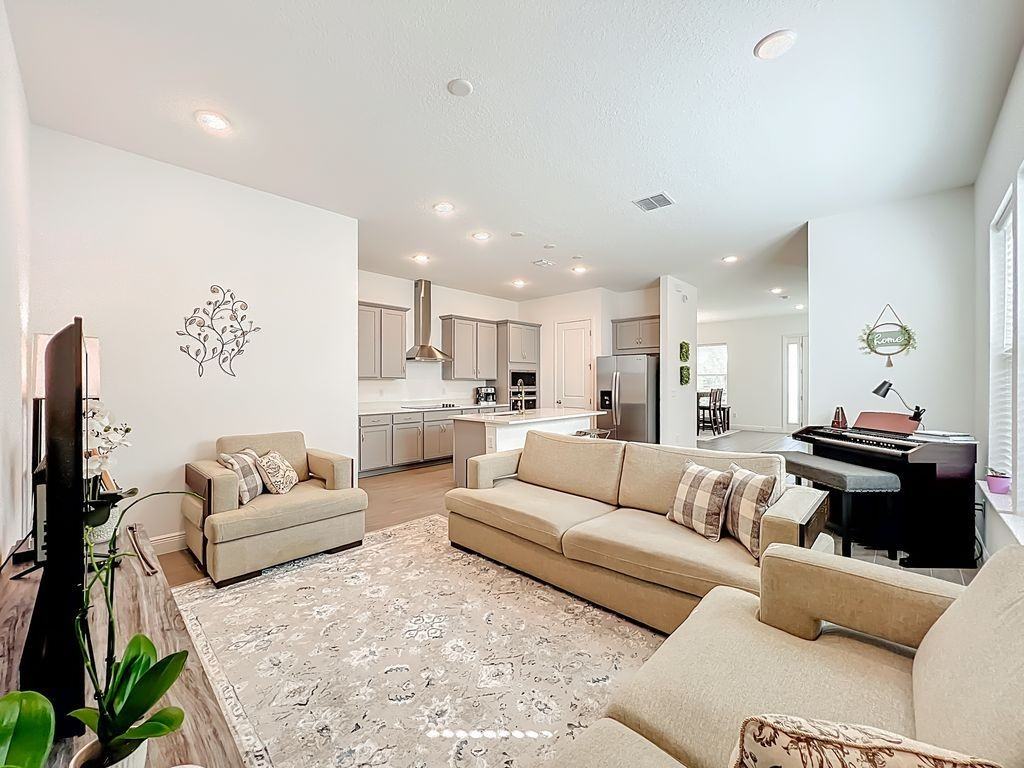 6423 Cyrils Dr - Photo 6 of 15