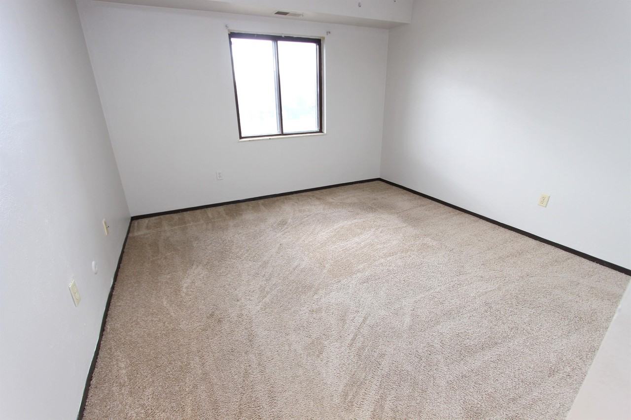 WELLINGTON SQUARE -- 304 - Photo 7 of 50