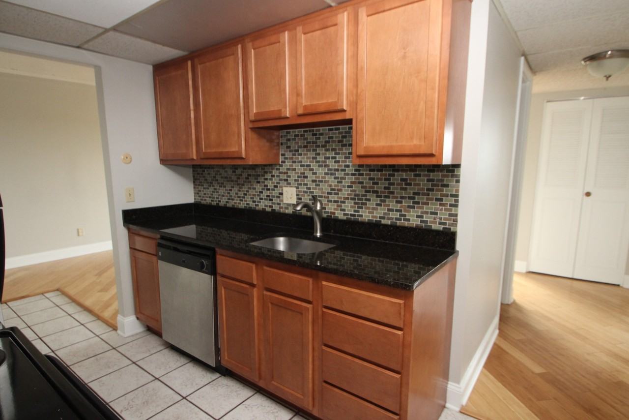 GREENTREE MANOR APTS -- 044 - Photo 3 of 9