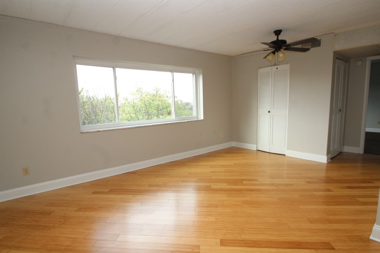 GREENTREE MANOR APTS -- 044 - Photo 4 of 9