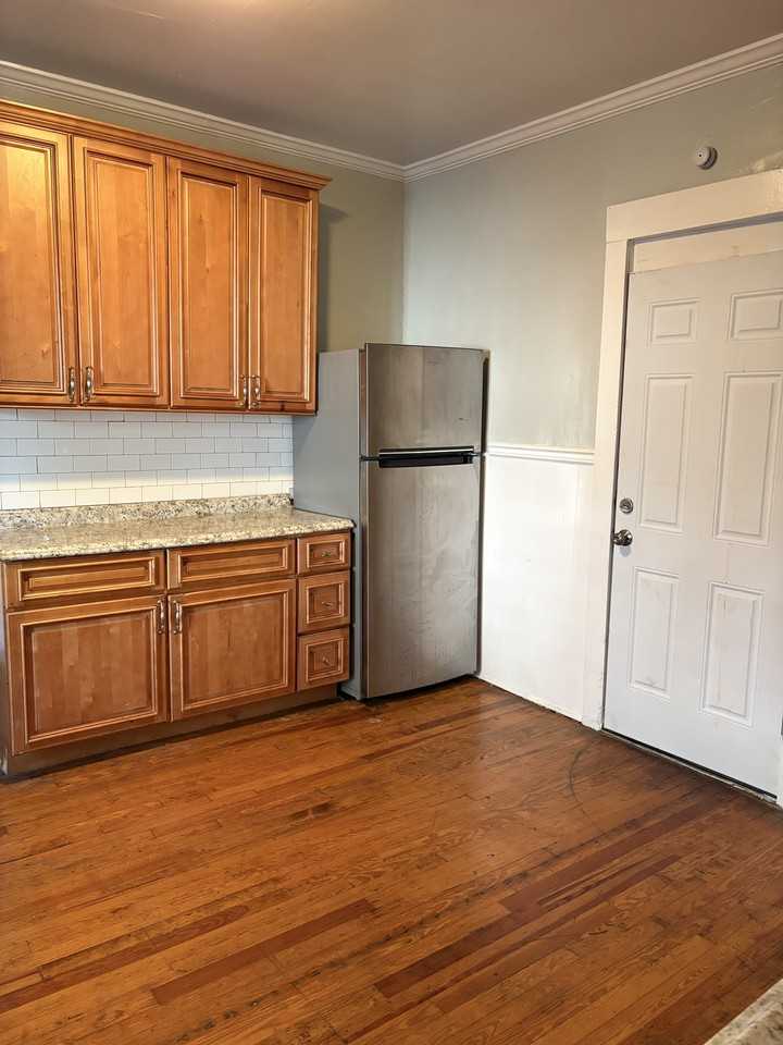 878 Niagara st - Photo 2 of 9