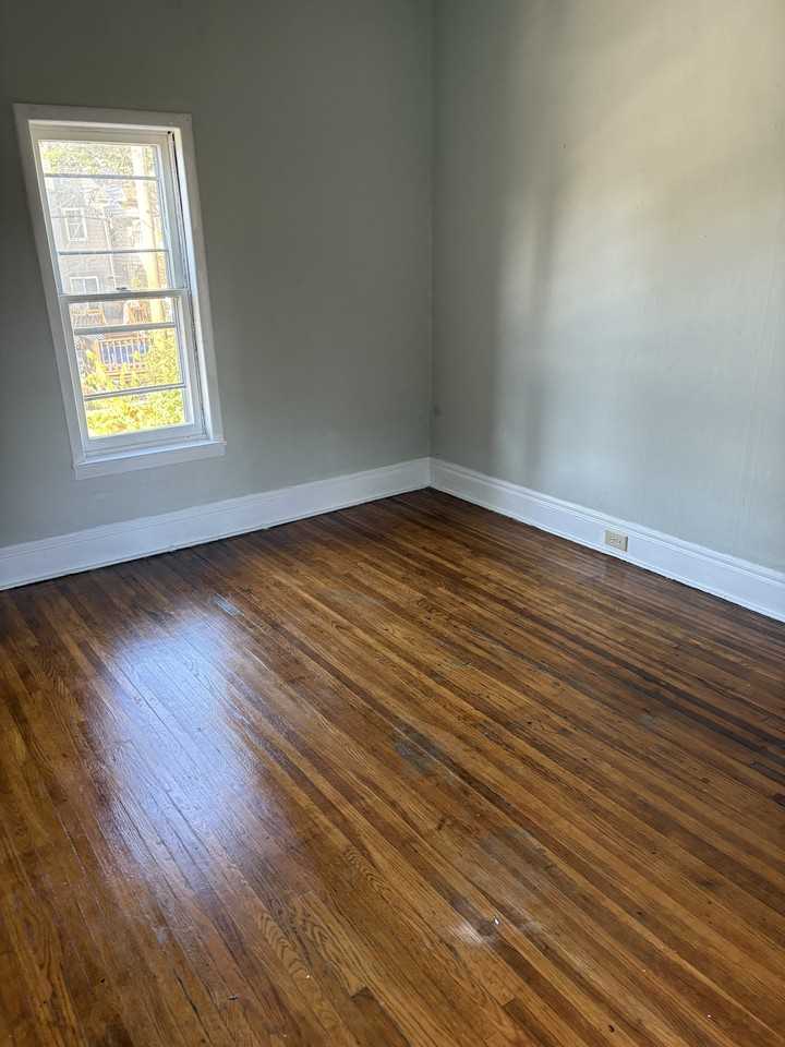 878 Niagara st - Photo 3 of 9