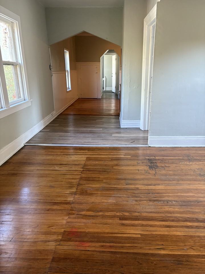 878 Niagara st - Photo 4 of 9