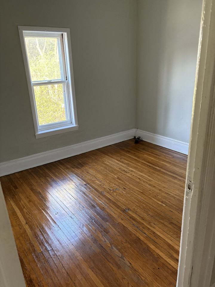 878 Niagara st - Photo 5 of 9