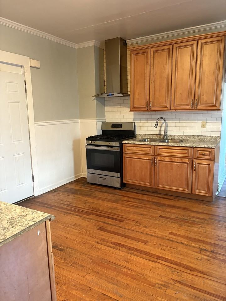 878 Niagara st - Photo 7 of 9