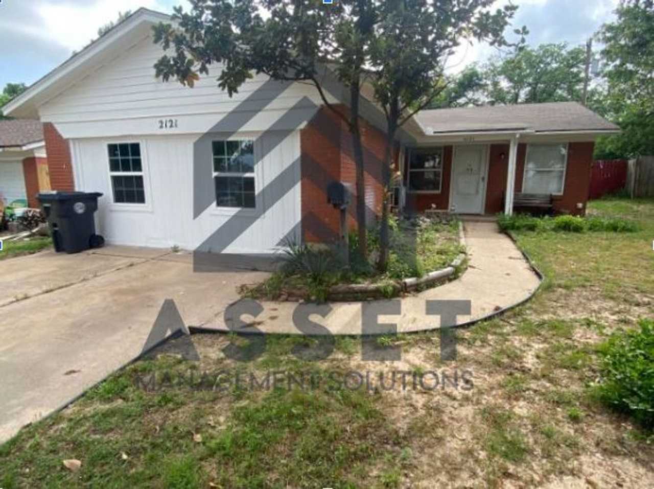 2121 N Wilburn Pl - Photo 2 of 16