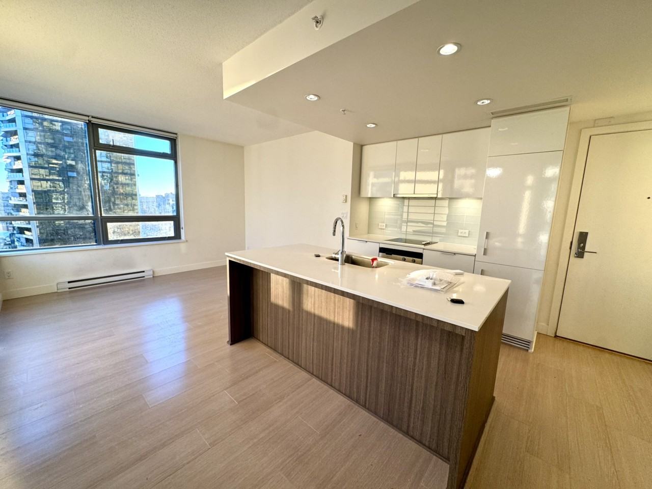 1308 Hornby St - Photo 2 of 17