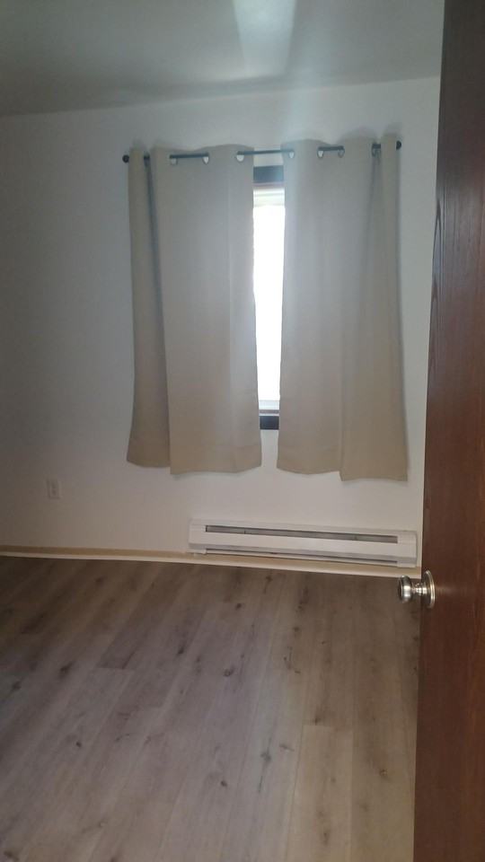Beautiful brick building, private balcony, close to downtown! - Photo 6 of 8