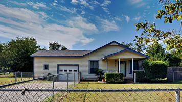 featured image of 446 N Forest St