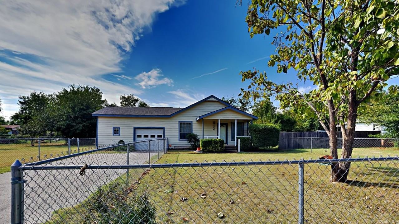 446 North Forest Street - Photo 2 of 22