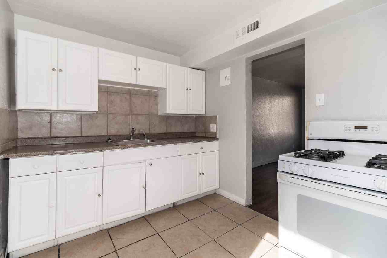 1109 Akron Street - Photo 3 of 8