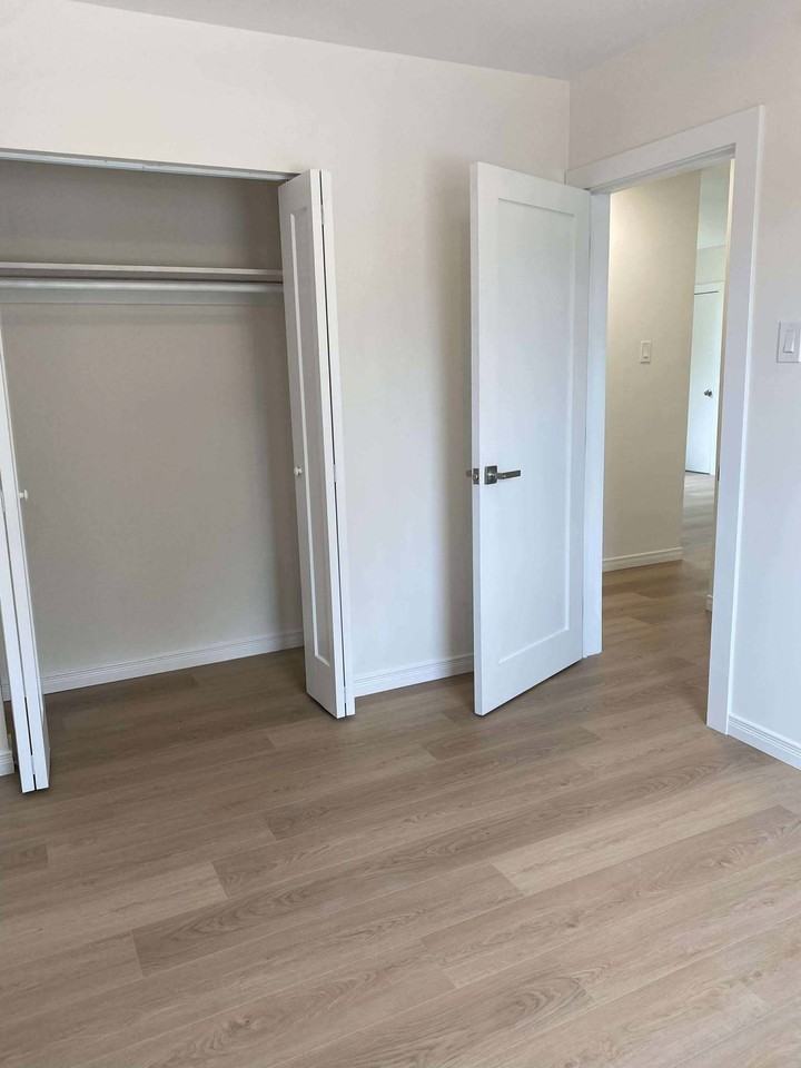 1889 Wavell Street - Photo 4 of 6